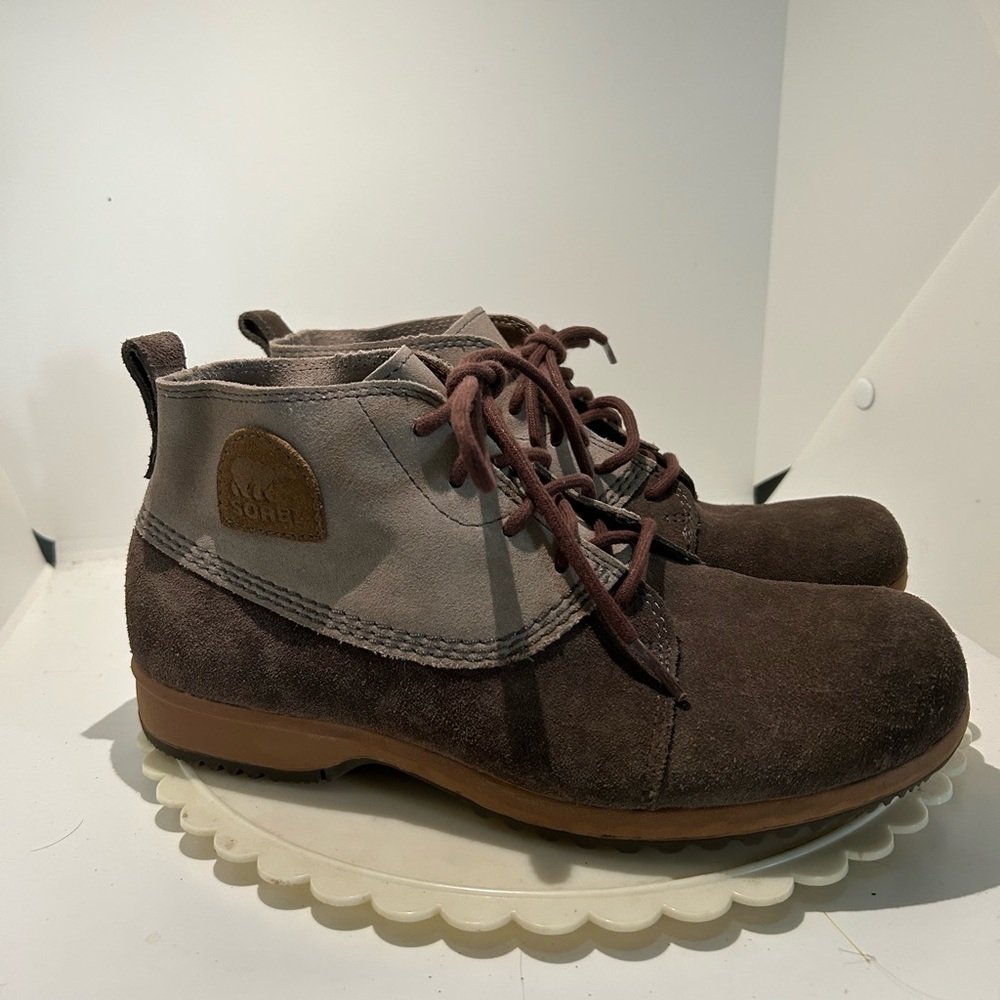 SOREL leather booties lace up size 7.5 in great condition
